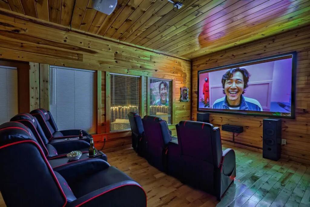 Stunning Mountain Cabin W Hot Tub Гатлинбург Экстерьер фото