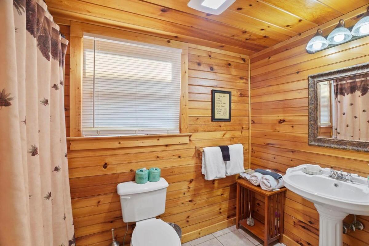 Stunning Mountain Cabin W Hot Tub Гатлинбург Экстерьер фото