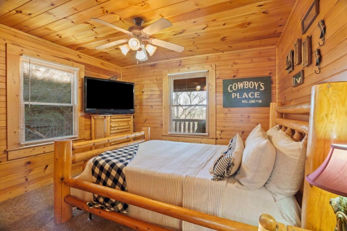 Stunning Mountain Cabin W Hot Tub Гатлинбург Экстерьер фото